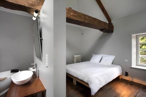 Bayeux Chateau Sleeps 18