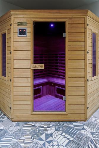 Bayeux Chateau Sleeps 18
