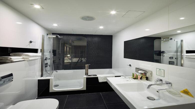 Hotel Holiday Inn ?�d?