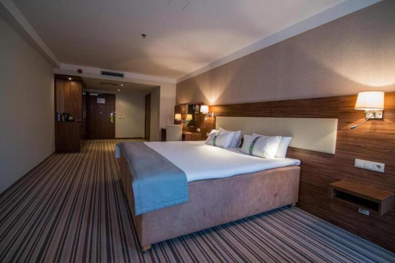 Hotel Holiday Inn ?�d?