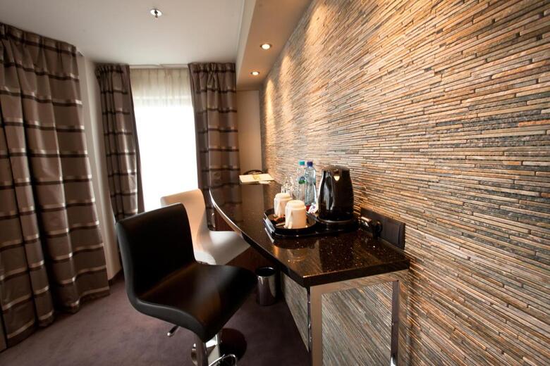 Hotel Holiday Inn ?�d?
