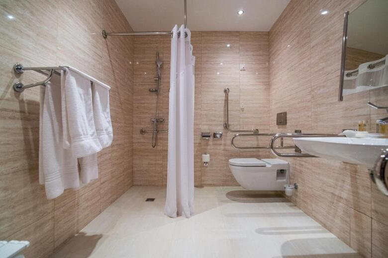 Hotel Holiday Inn ?�d?