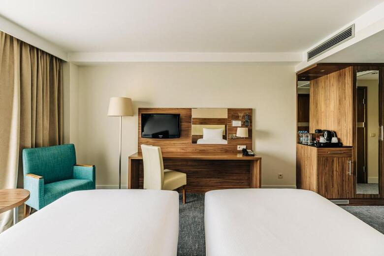 Hotel Holiday Inn ?�d?
