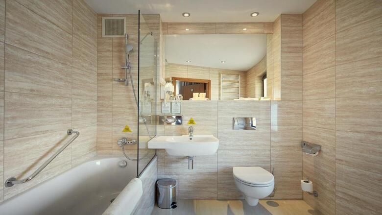 Hotel Holiday Inn ?�d?