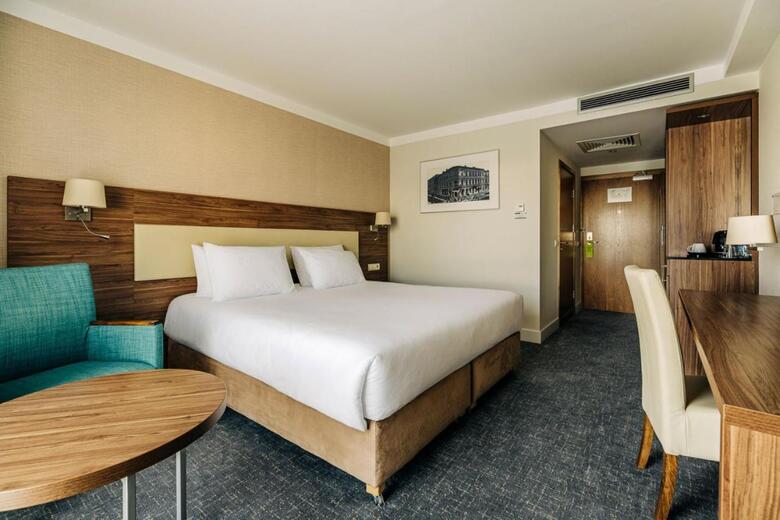 Hotel Holiday Inn ?�d?