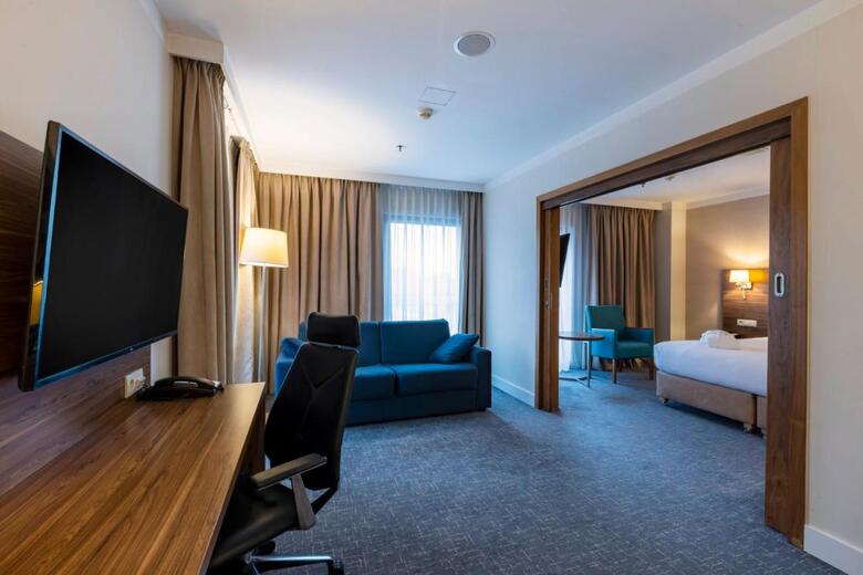 Hotel Holiday Inn ?�d?