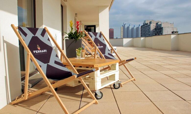 Hotel Holiday Inn ?�d?