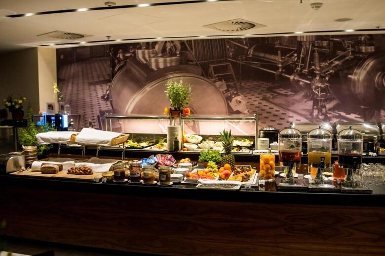 Hotel Holiday Inn ?�d?