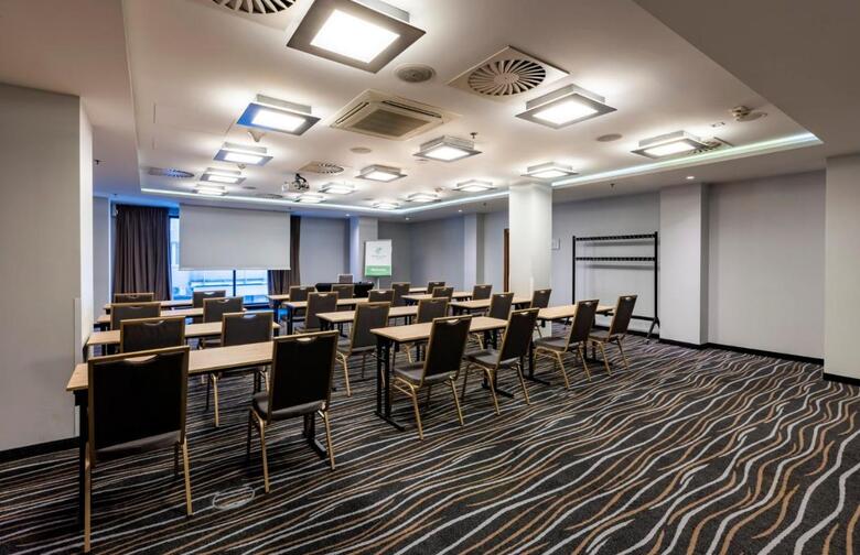 Hotel Holiday Inn ?�d?