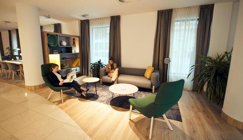 Hotel Holiday Inn ?�d?