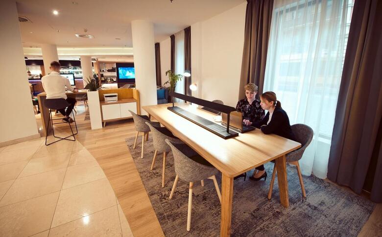 Hotel Holiday Inn ?�d?