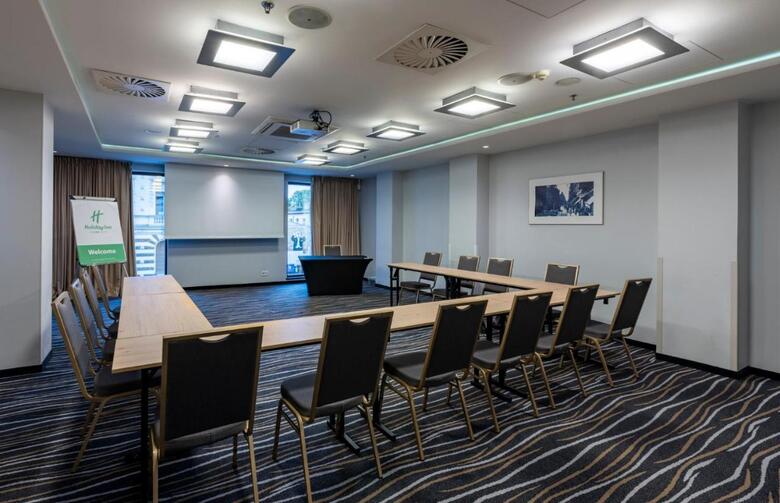 Hotel Holiday Inn ?�d?