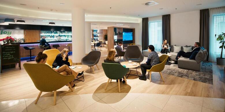 Hotel Holiday Inn ?�d?