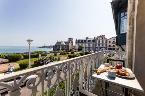 Balea Keyweek Seafront Duplex Apartment With Balcony And Garage Biarritz