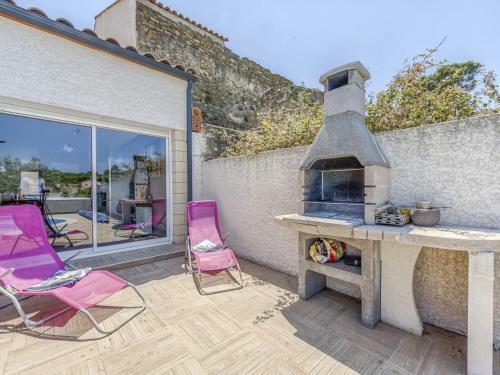 Magnificent Holiday Home In Bize-minervois With Jacuzzi