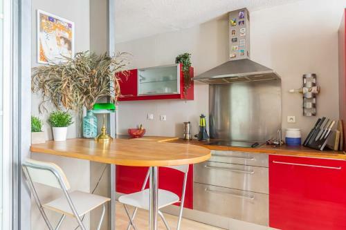 Guestready - Charming Apartment Place Du Parlement - Saint Pierre