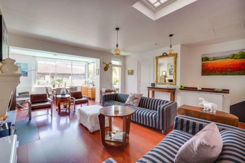 Family House With Pool