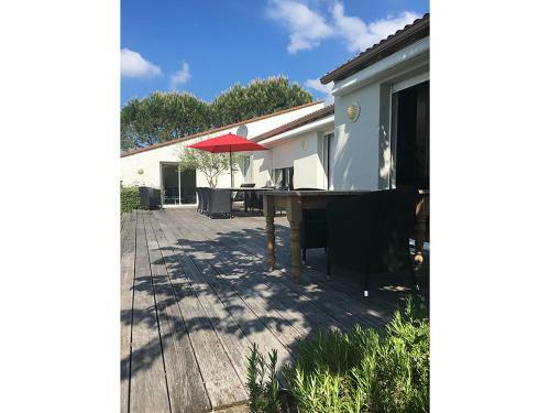 Modern Villa In Brives-sur-charente With Private Pool