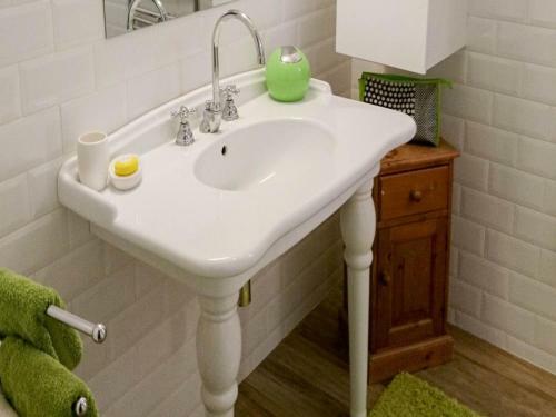 Dreamy Villa In Bruniquel With Jetty