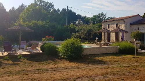 House With One Bedroom In Bussac Foret With Shared Pool Terrace And Wifi