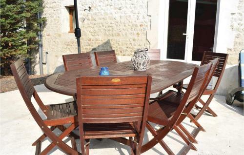 Three-bedroom Holiday Home In Canchy