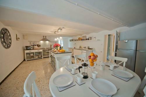 Canet-en-roussillon Chateau Sleeps 14 Pool Air Con
