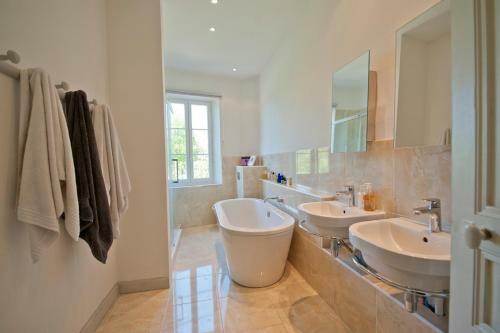Canet-en-roussillon Chateau Sleeps 14 Pool Air Con