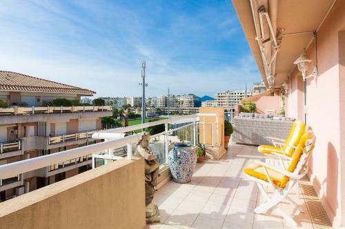 Vaneau Sea View Apartment In The Palm Beach