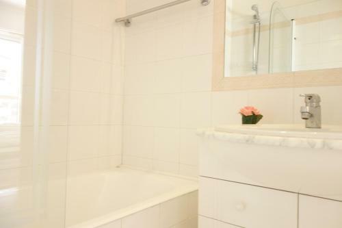 Vaneau Sea View Apartment In The Palm Beach