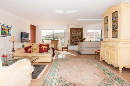 Vaneau Sea View Apartment In The Palm Beach