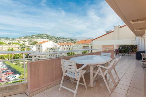 Vaneau Sea View Apartment In The Palm Beach