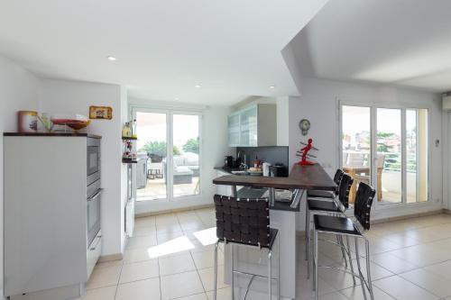 Cannes Apartment Sleeps 6 Wifi