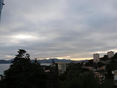 Cannes Apartment Sleeps 4 Air Con Wifi