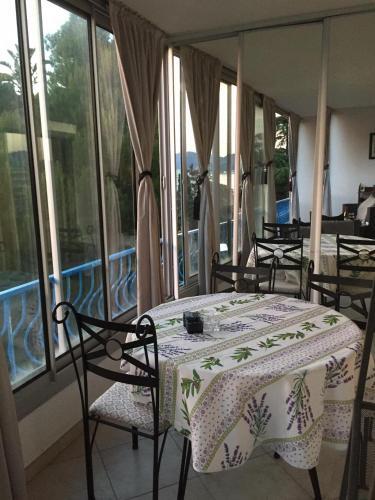 Cannes Apartment Sleeps 4 Air Con Wifi