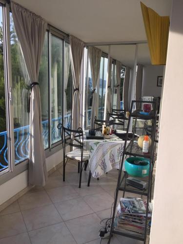 Cannes Apartment Sleeps 4 Air Con Wifi
