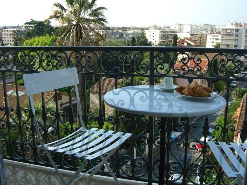 Cannes Apartment Sleeps 4 Air Con Wifi