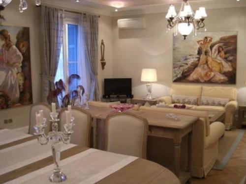 Cannes Apartment Sleeps 4 Air Con Wifi