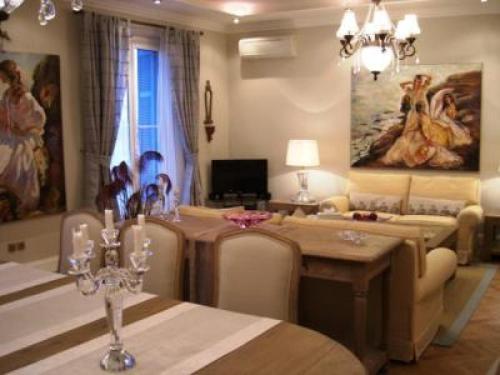 Cannes Apartment Sleeps 4 Air Con Wifi