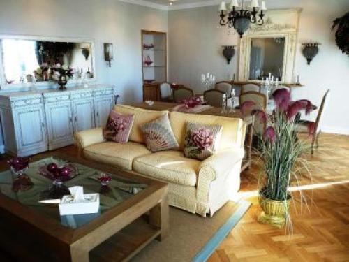 Cannes Apartment Sleeps 4 Air Con Wifi