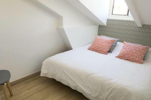 Charming 1 Bedroom Apartment Center