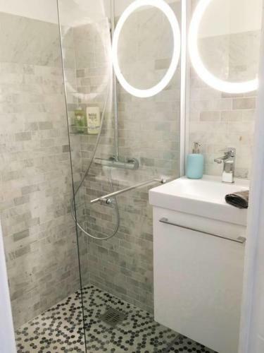 Charming 1 Bedroom Apartment Center