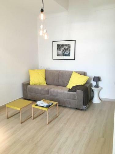 Charming 1 Bedroom Apartment Center