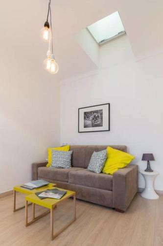 Charming 1 Bedroom Apartment Center