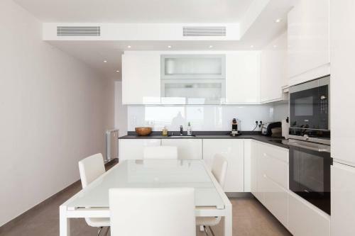 Apartamento On La Croisette: Luxe 2 Bedrooms/ 2 Baths