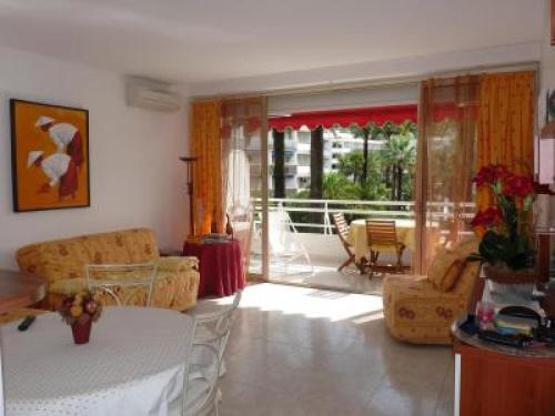 Cannes Apartment Sleeps 4 Air Con