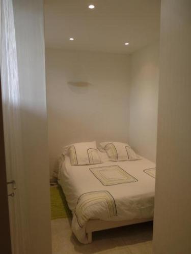 Cannes Apartment Sleeps 4 Air Con