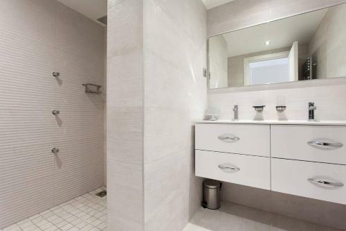 Apartamento Carlton Area: New 2 Beds / 2 Baths