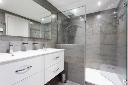 Apartamento Carlton Area: New 2 Beds / 2 Baths