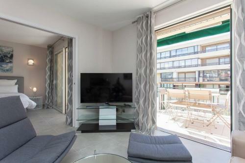 Apartamento Carlton Area: New 2 Beds / 2 Baths