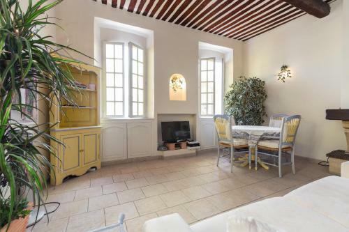 Cannes Apartment Sleeps 2 Air Con Wifi